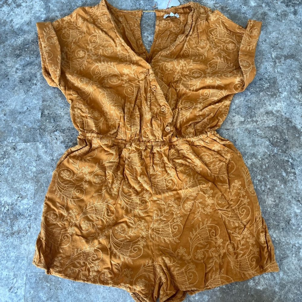 Moon River Mustard Romper, L (NWT)